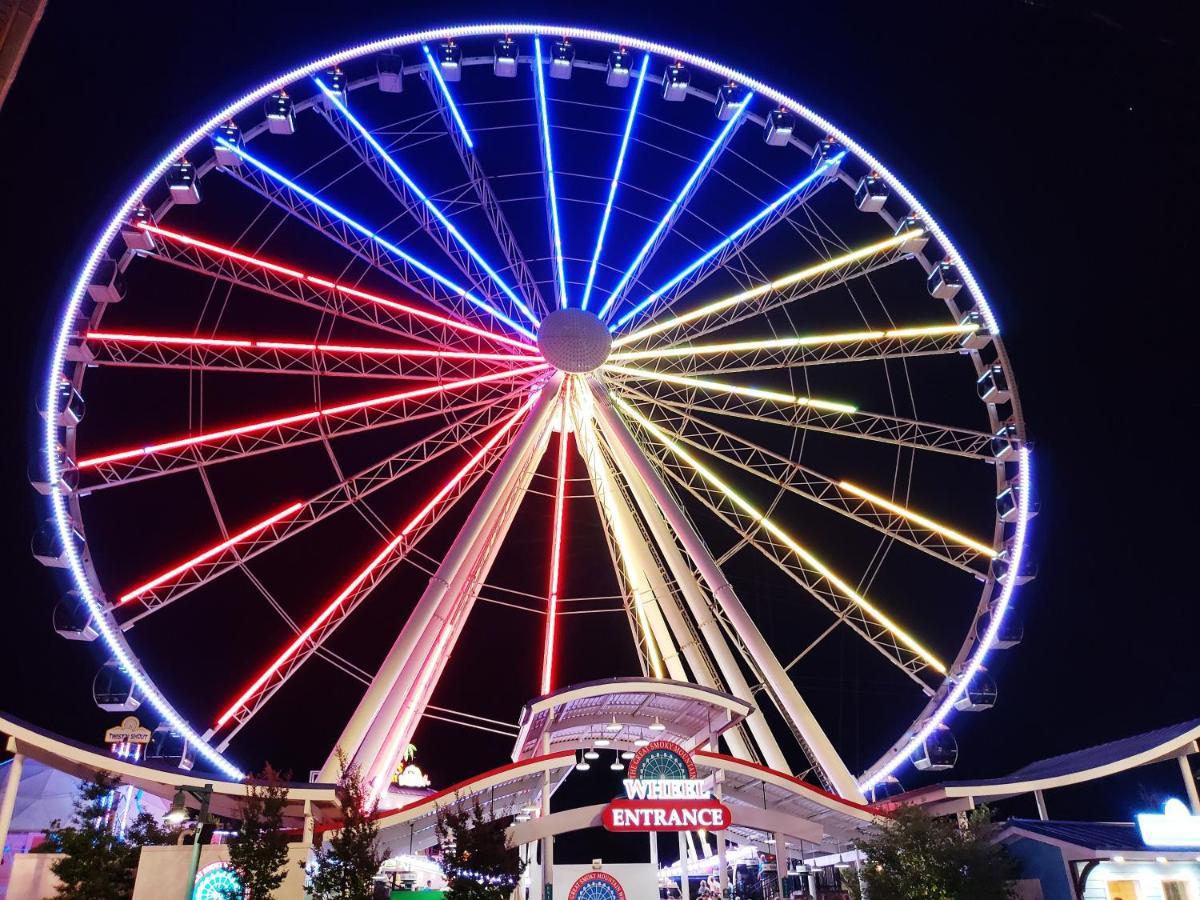 Always Kiss Me Goodnight- Hot Tub, You Get 1089 Of Free Area Attraction Tickets For Each Paid Day! Pigeon Forge Esterno foto