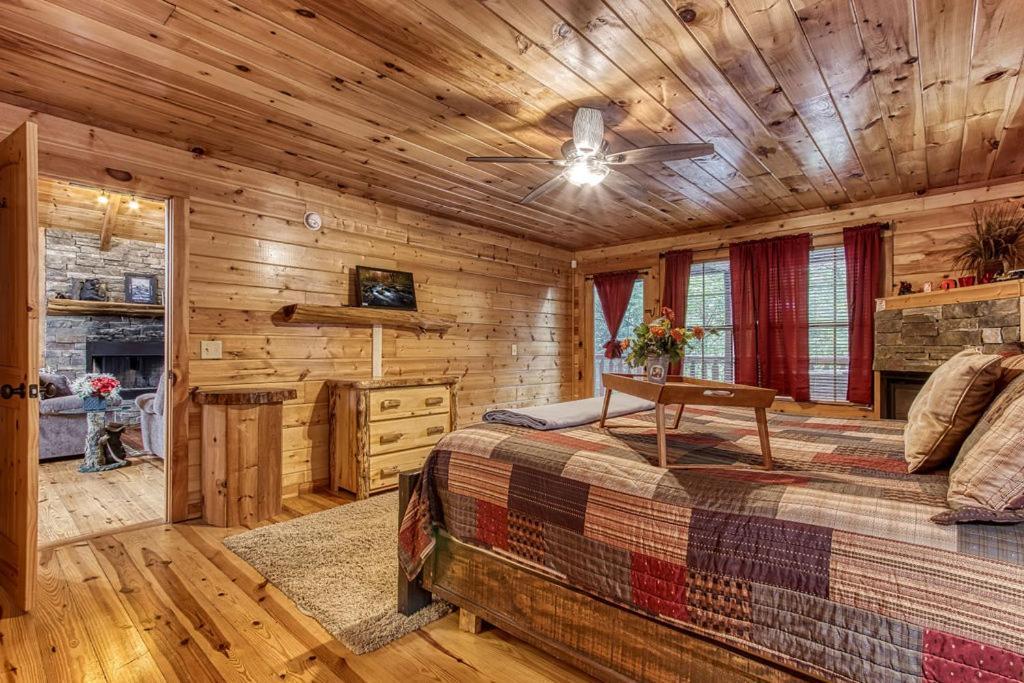 Always Kiss Me Goodnight- Hot Tub, You Get 1089 Of Free Area Attraction Tickets For Each Paid Day! Pigeon Forge Esterno foto