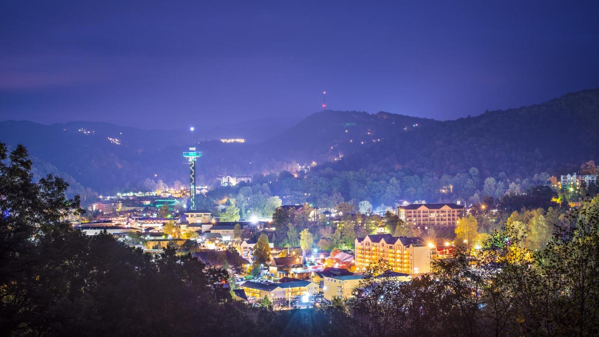 Always Kiss Me Goodnight- Hot Tub, You Get 1089 Of Free Area Attraction Tickets For Each Paid Day! Pigeon Forge Esterno foto